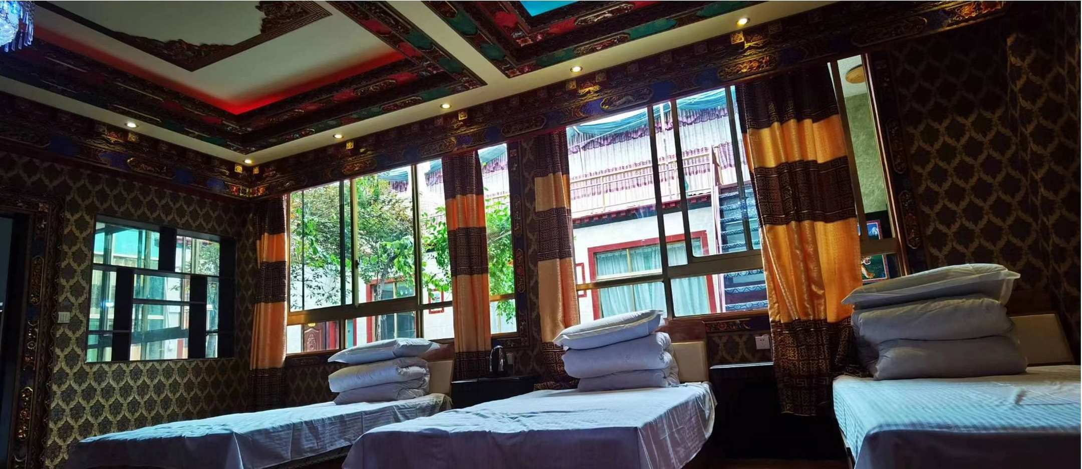 鸣鹏招待所(扎什伦布寺店)