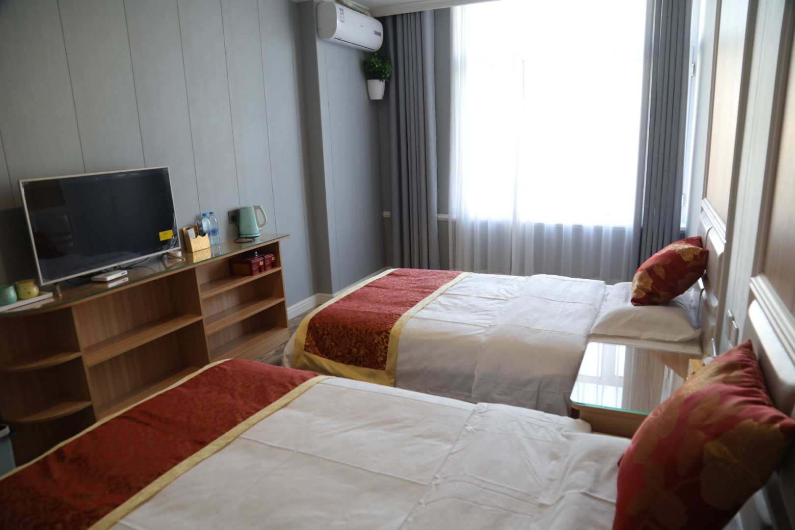 尹金霍洛旗馨悦快捷酒店