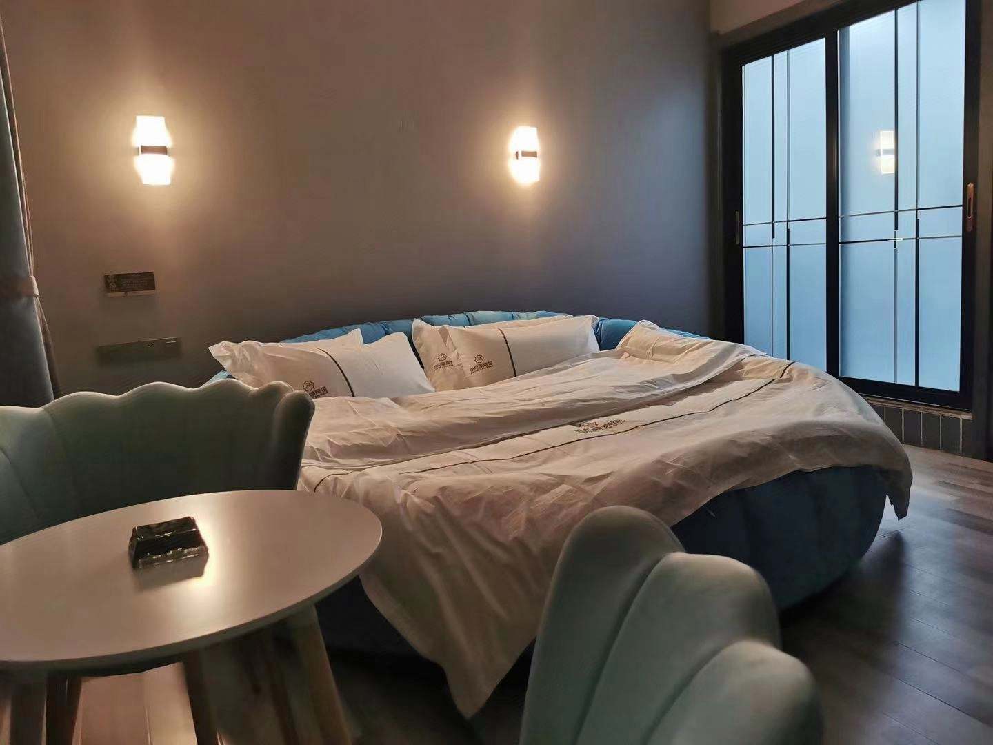 巴里坤拾月季賓館