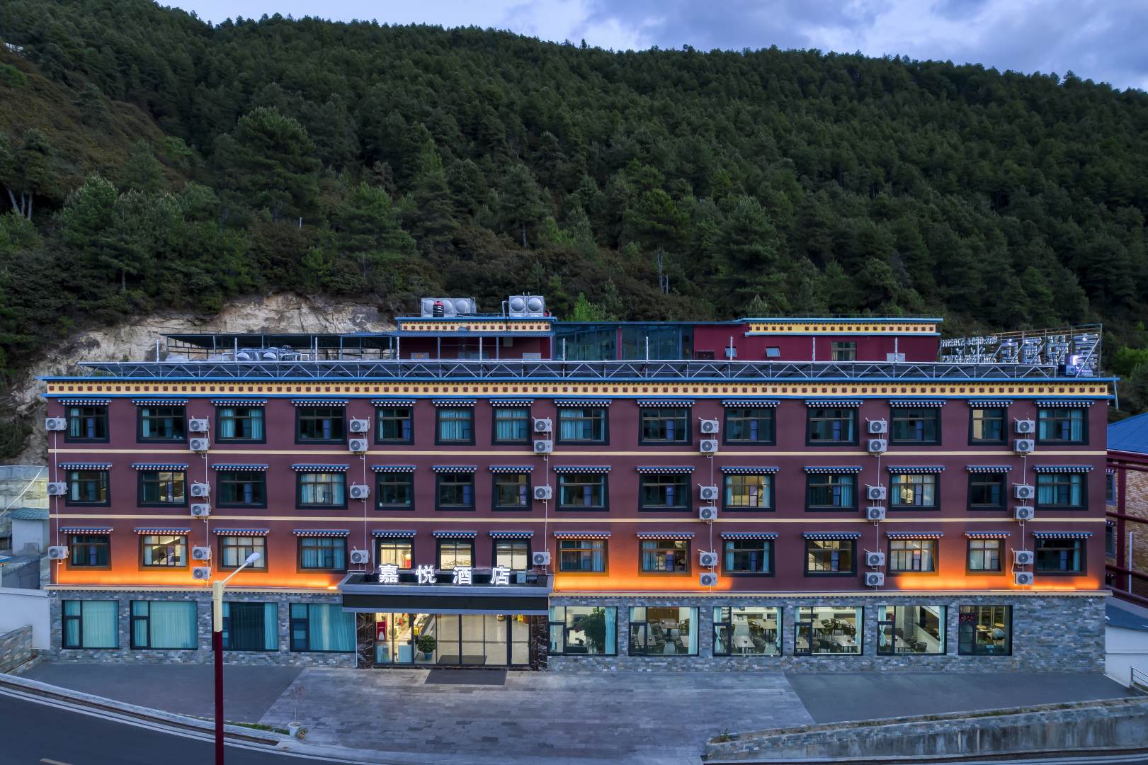 嘉悦酒店(比日神山生态景区店)