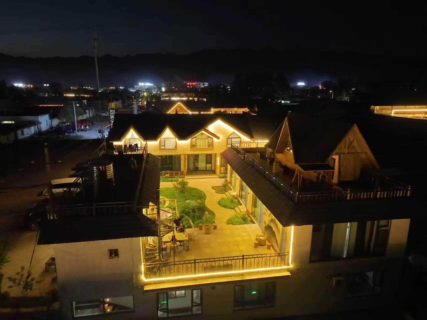 沐山沽月丨纯享草原氧吧·观景度假美宿(那拉提景区店)