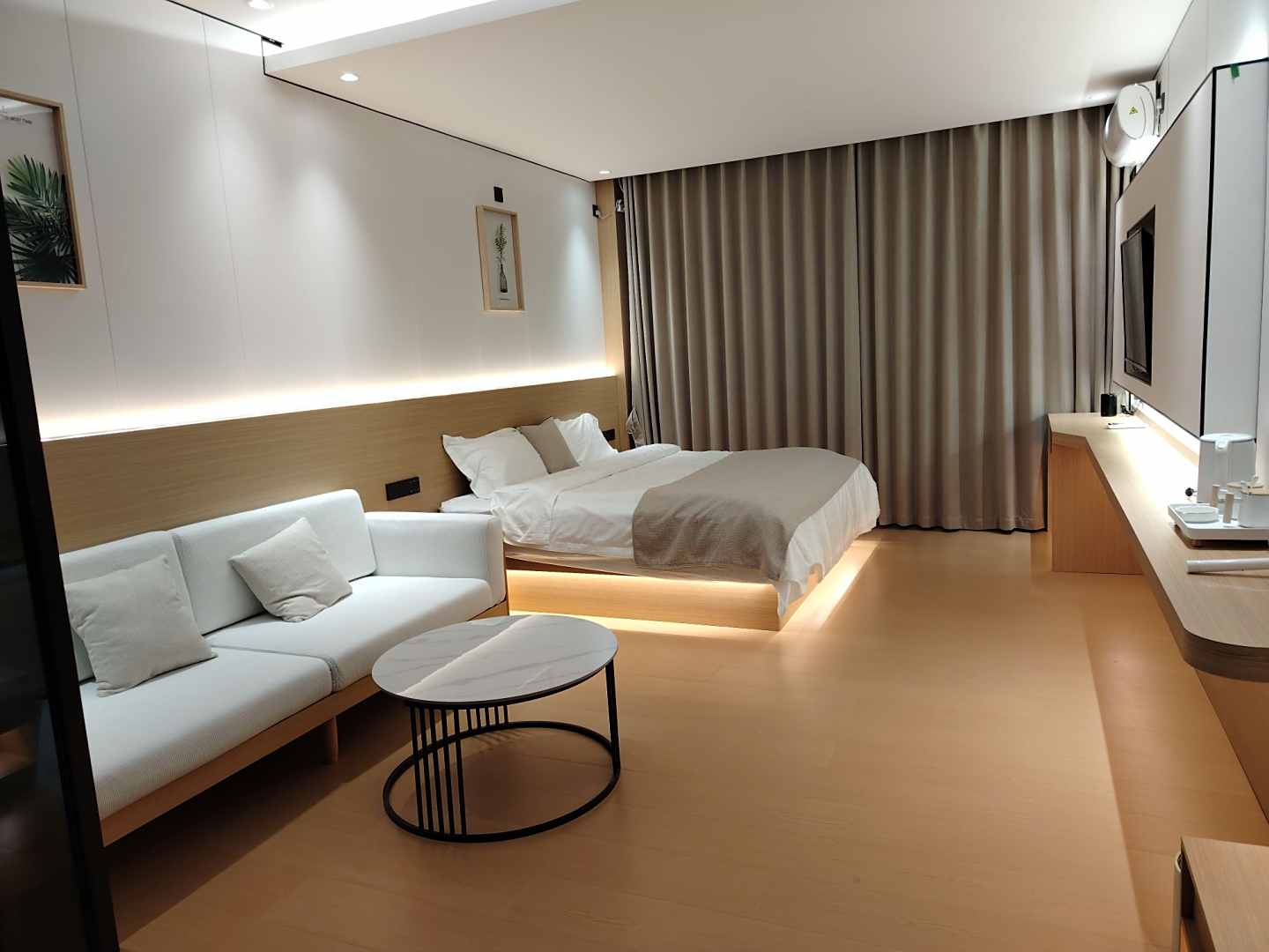 逸居宾馆(白龙南路店)