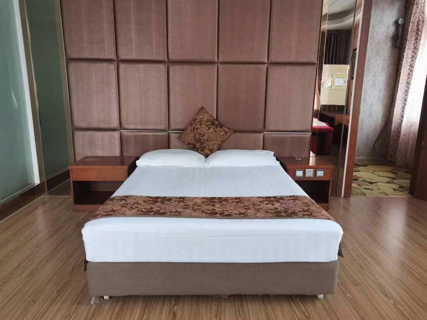 宝石休闲会馆