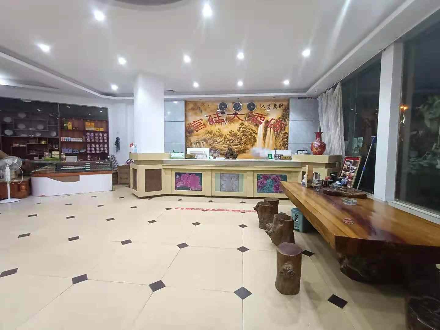 宫廷大酒店