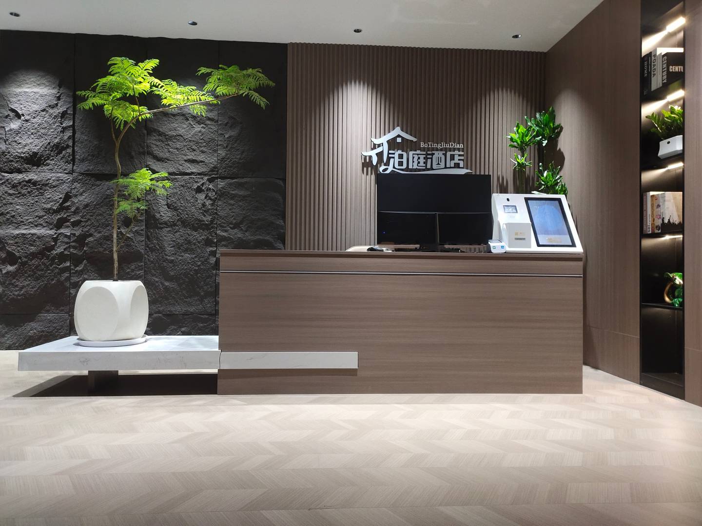 泊庭酒店(南翔城市广场万达广场店)