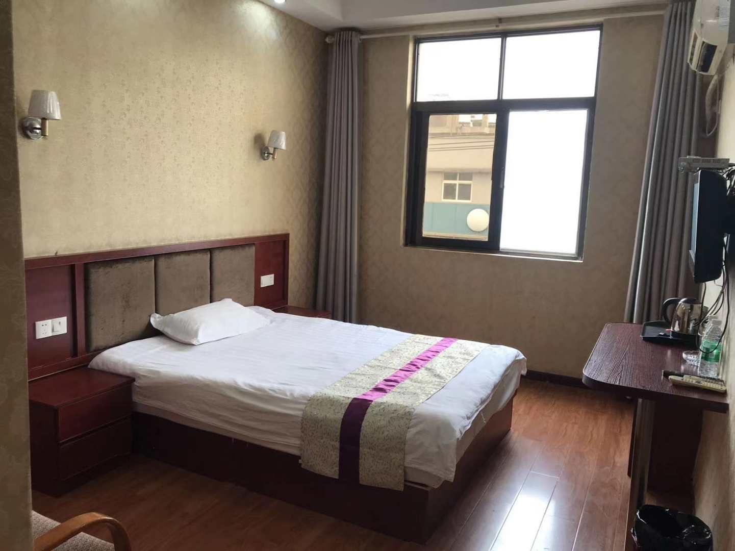 宏图宾馆(宏图小区西)