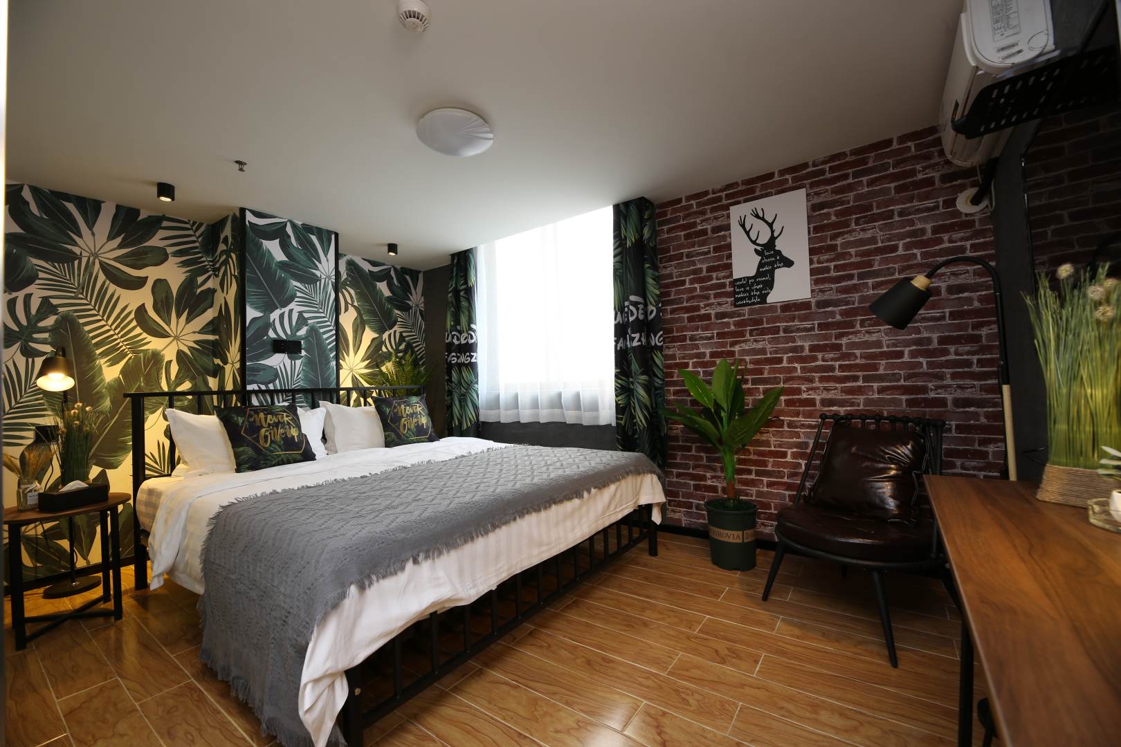 橄榄树酒店(广西大学农院路夜市店)