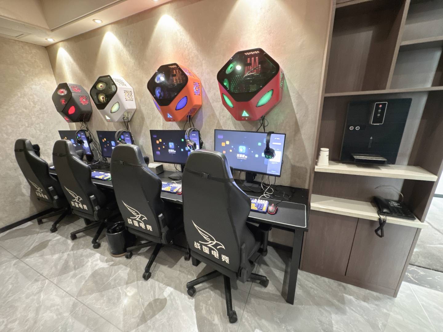战霆电竞酒店(就业路店)