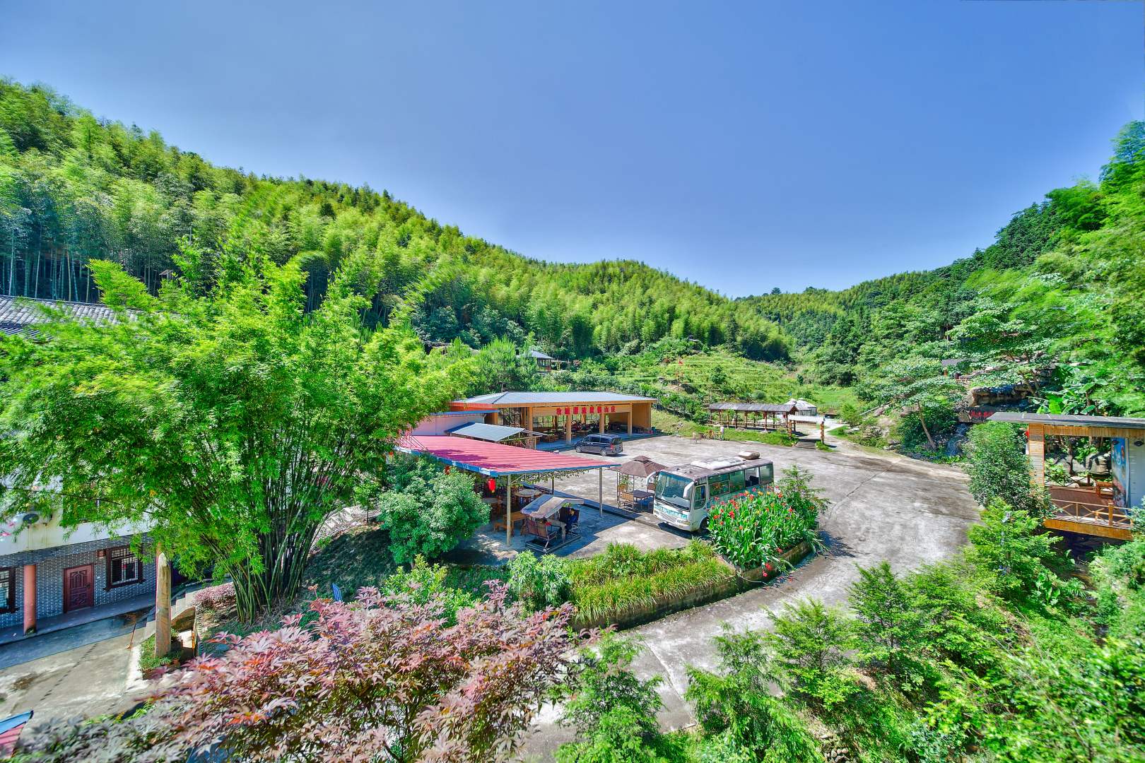 热水寨温泉漂流度假山庄
