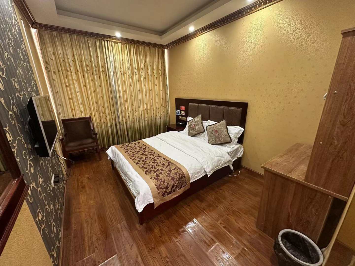 拉孜阳光商务宾馆