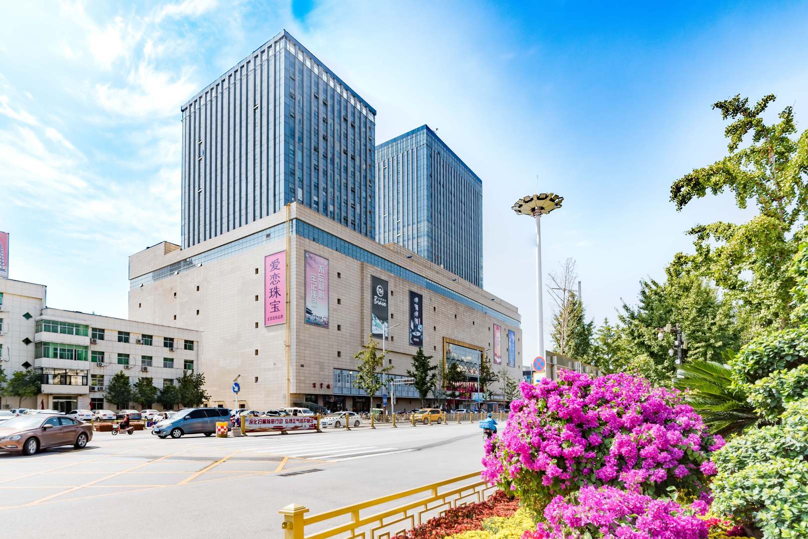 定州大世界酒店(大世界综合体博士有成学习桌大世界写字楼店)