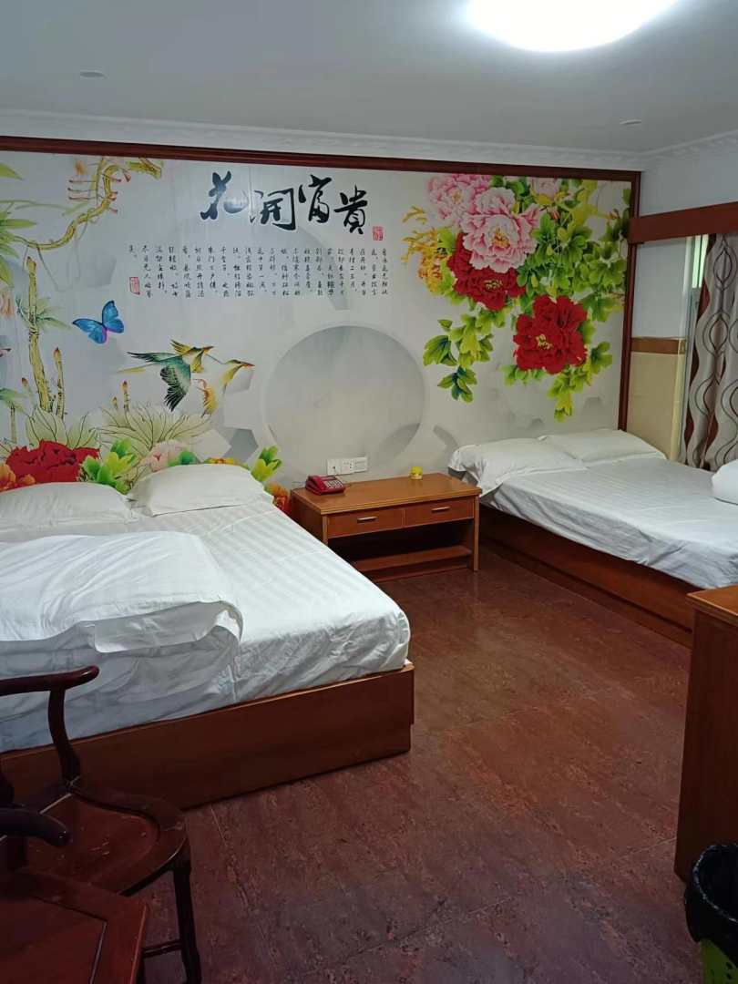 陆川鑫威宾馆