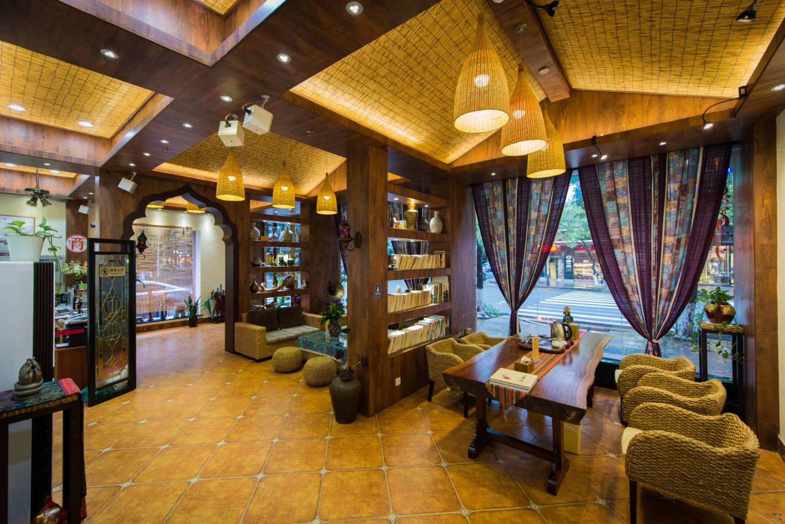 芭缇阳光连锁店(梅州梅龙店)