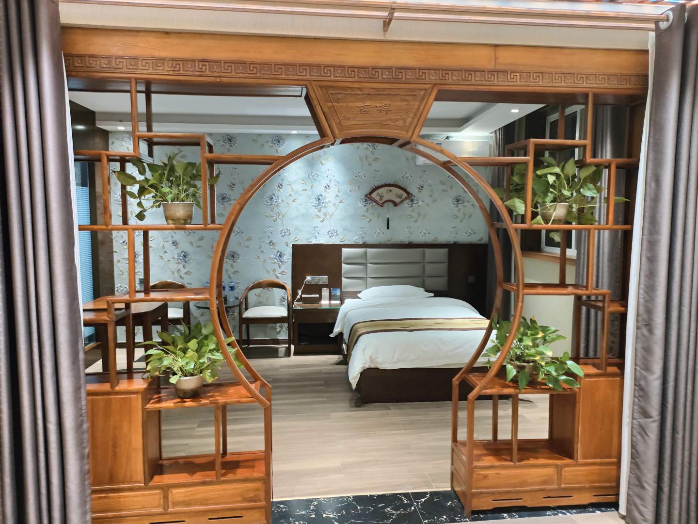 隆德县龙泉山庄生态酒店