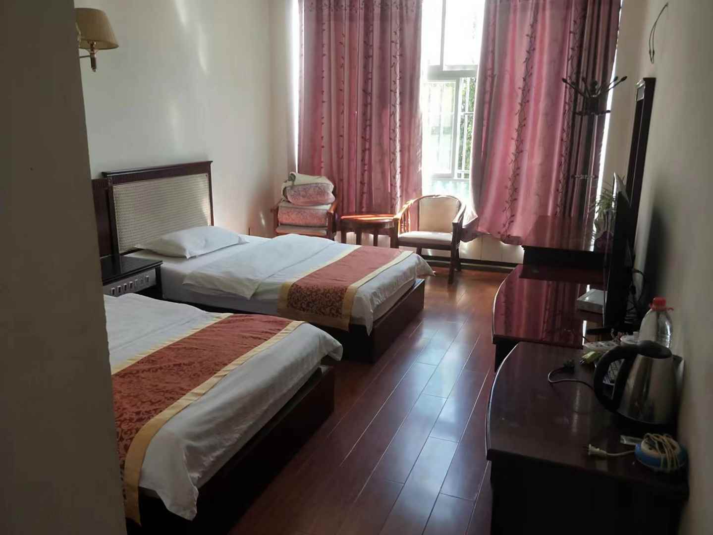鸿源宾馆(牟定县文化馆西)