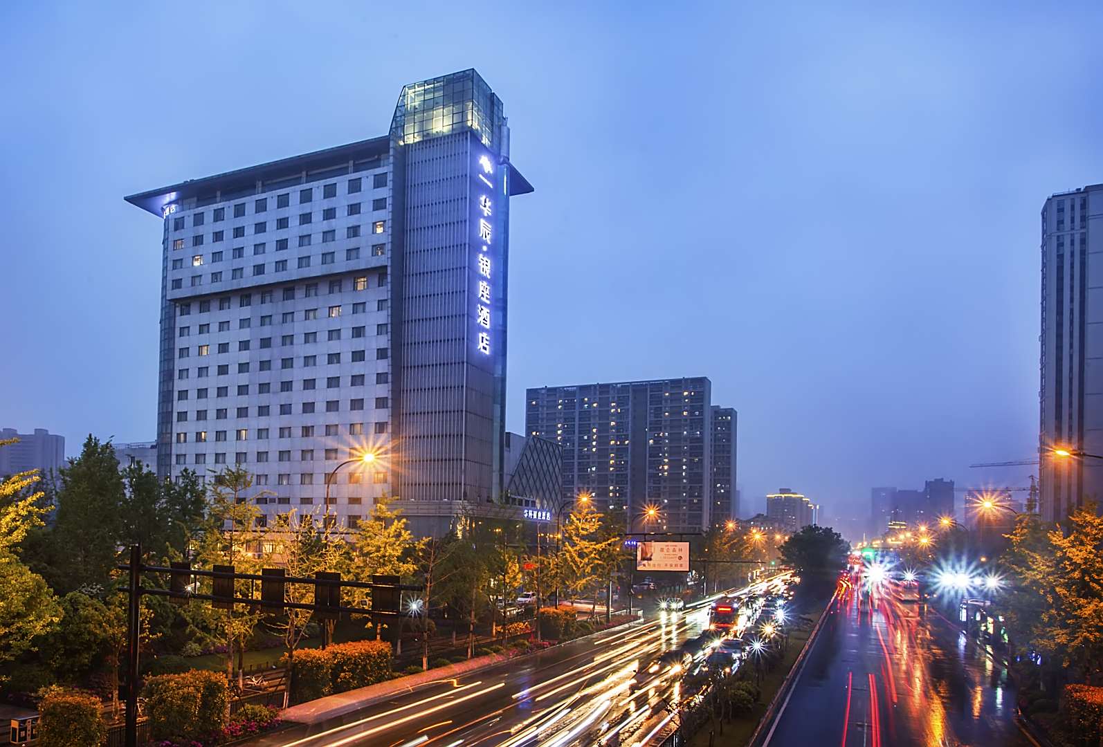 杭州华辰银座酒店(杭州火车东站新塘地铁站店)