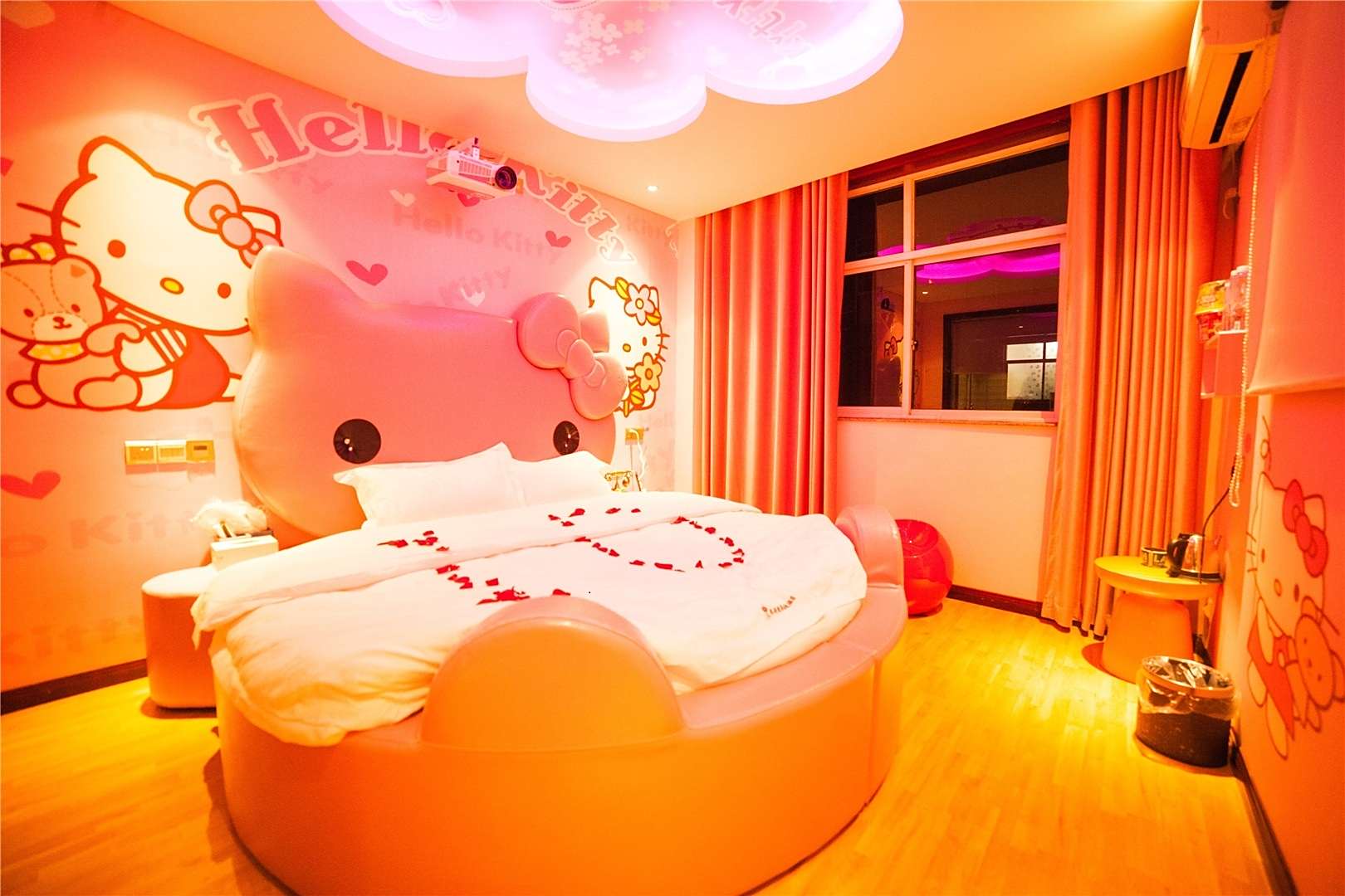 陇南川都浪漫爱巢主题酒店