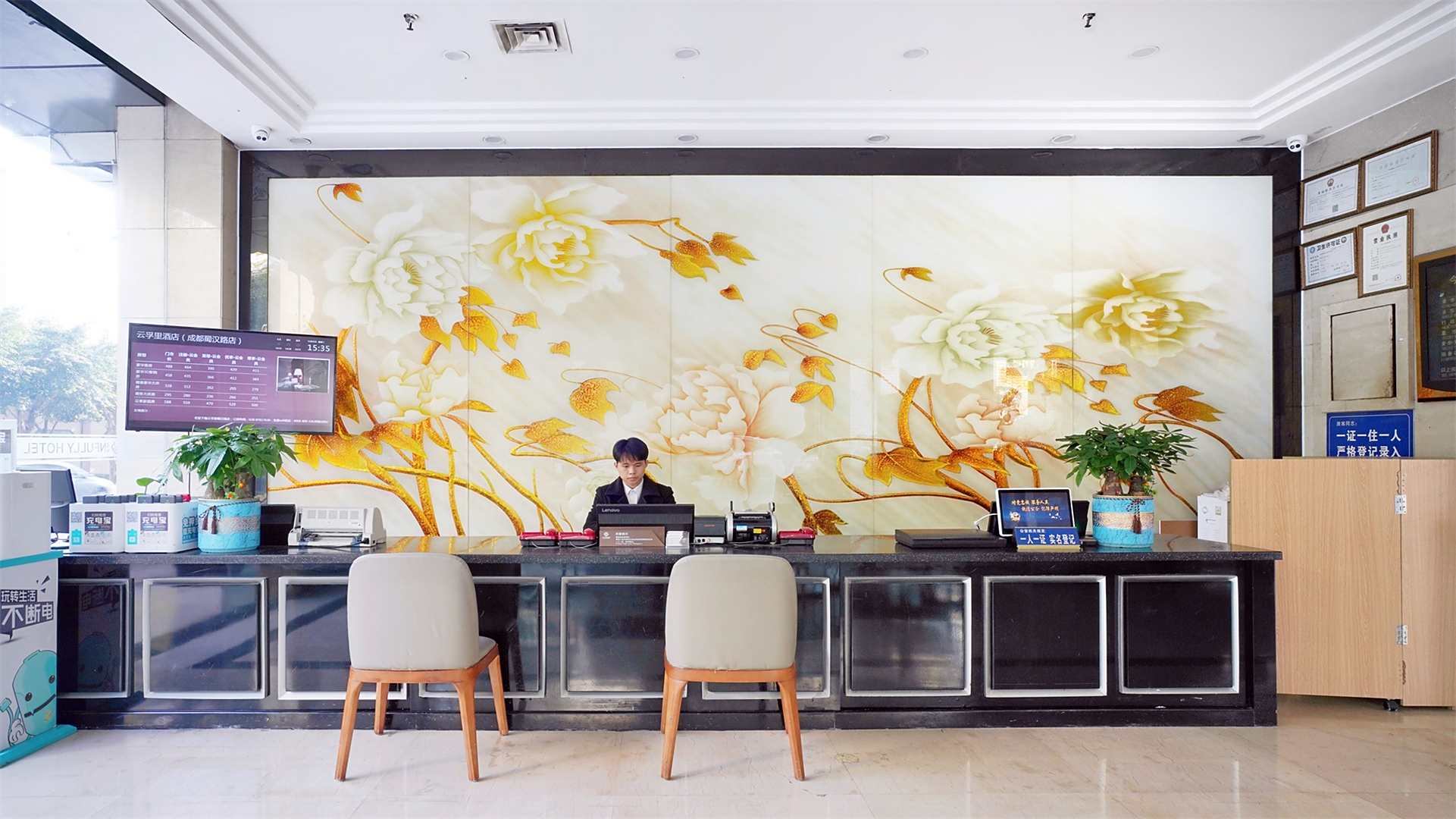丽豪花园酒店(羊犀立交地铁站店)