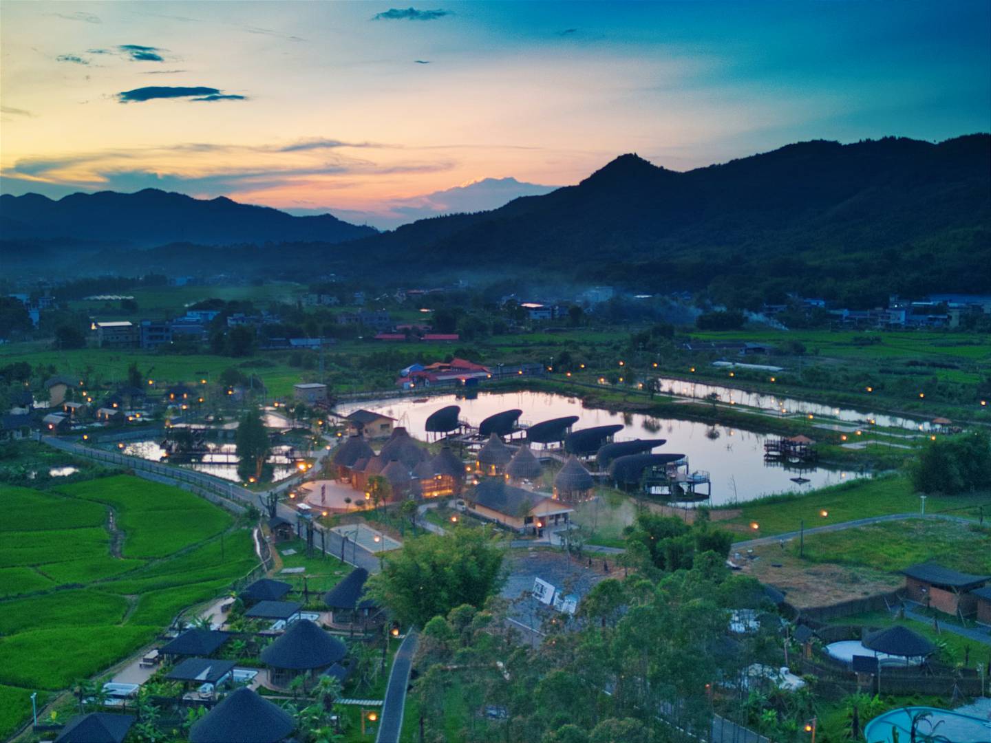 韶关快乐东风·温泉旅行度假村(始兴店)