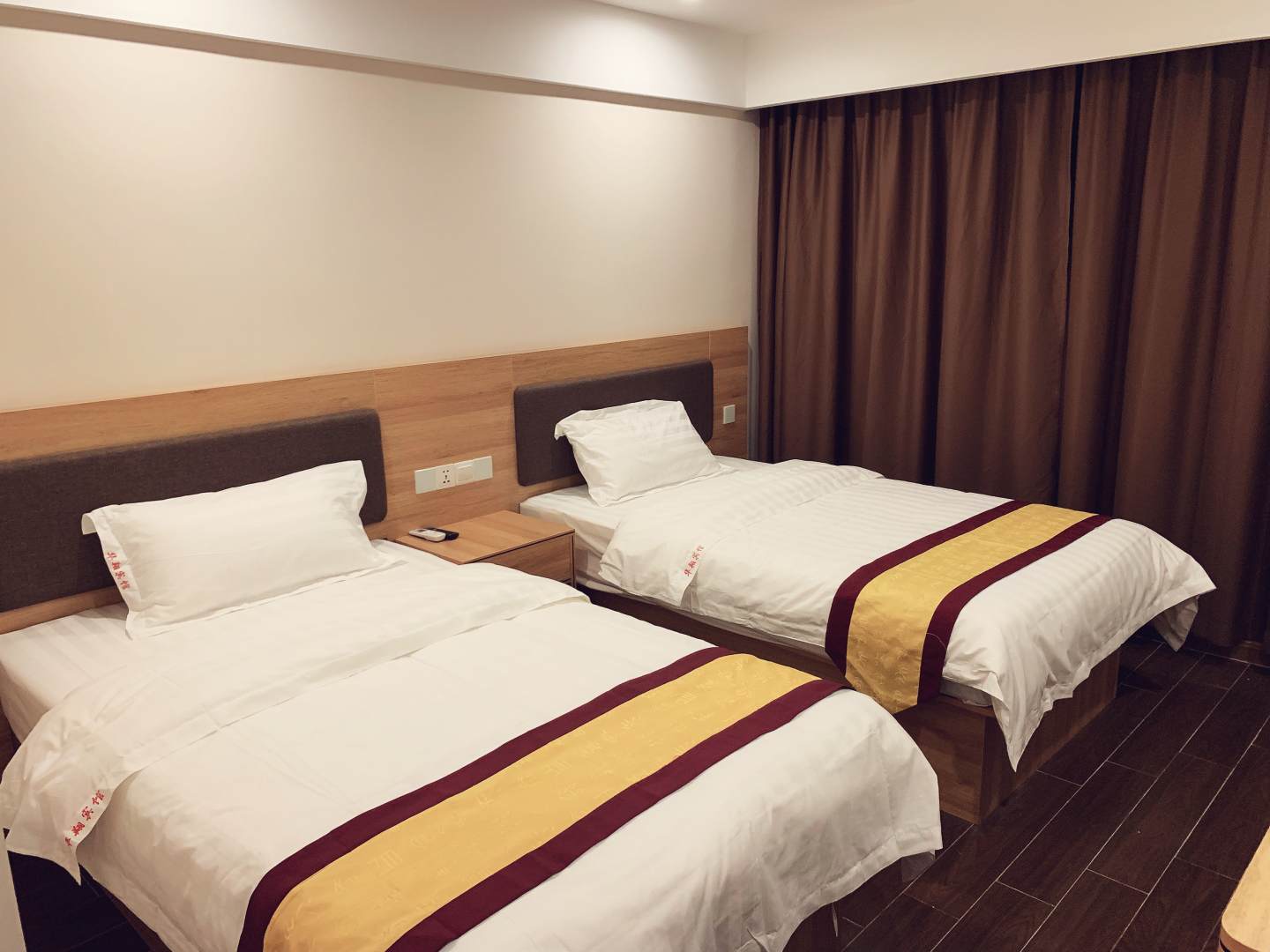 华翔宾馆(动物园黄花岗地铁站店)