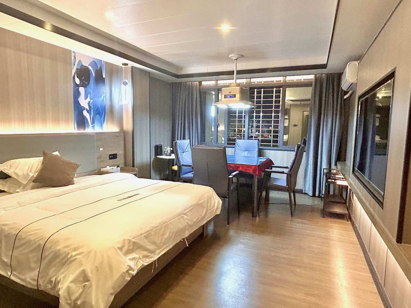 湘悦智慧酒店(临高汽车站城市购物公园店)