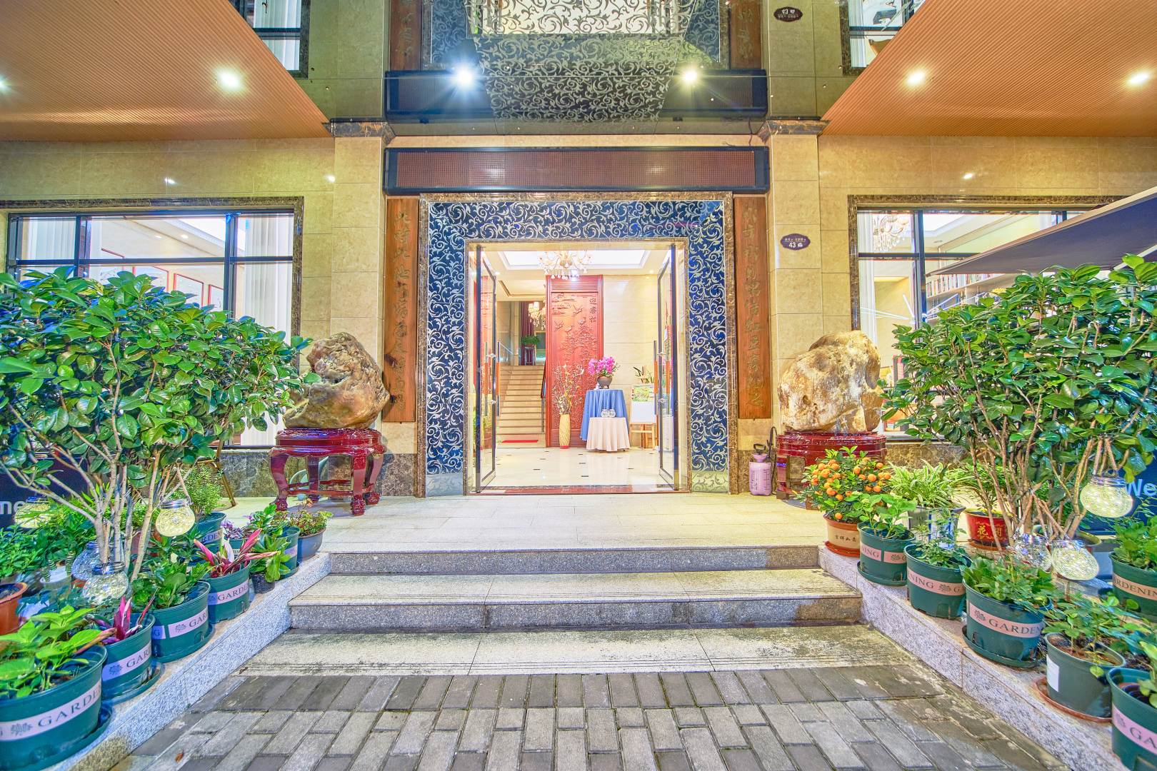 丹霞山红色兰庭(山门店)
