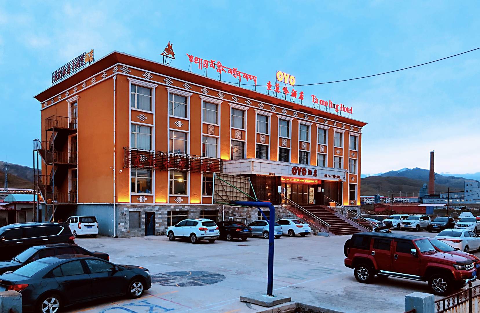 玛沁查莫岭酒店(格萨尔文化公园南环路店)