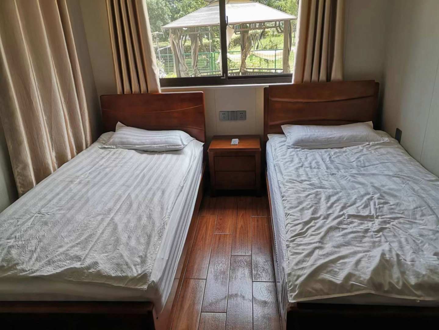 湖畔农家院