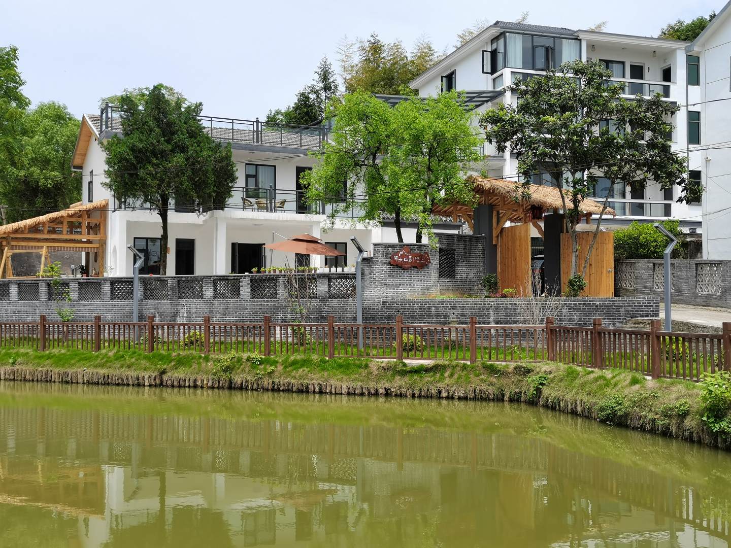常山傍水山居民宿