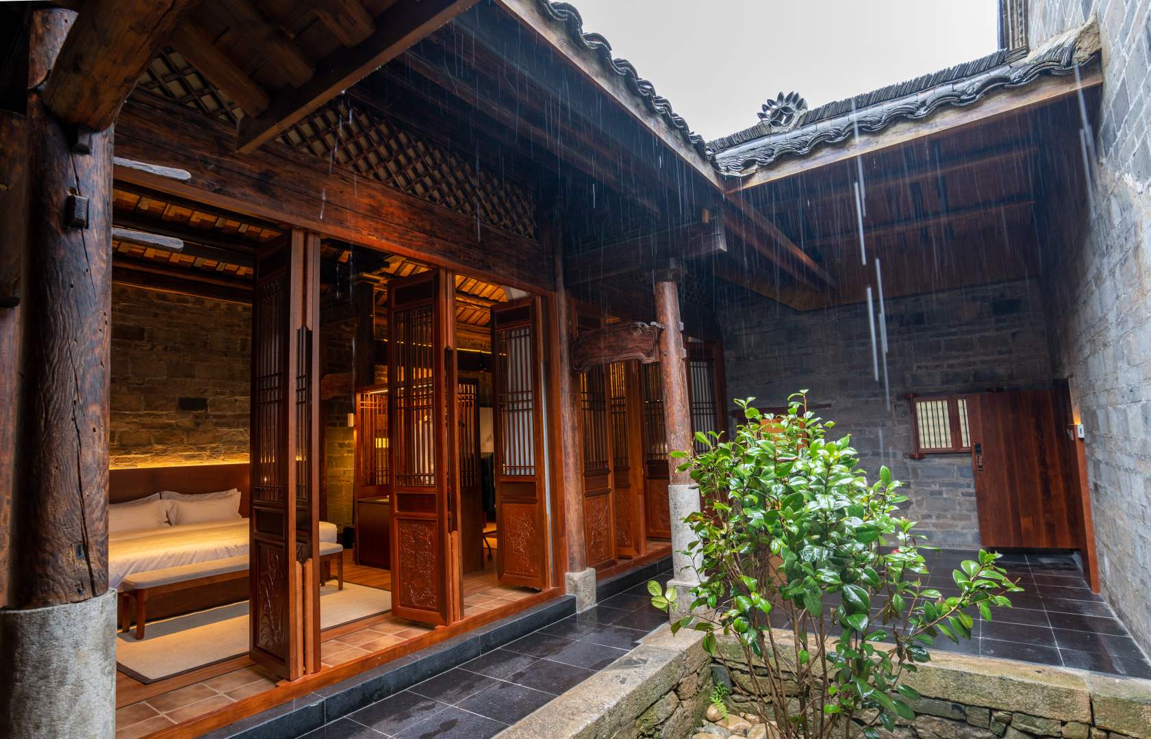 金寨春山·湾留居