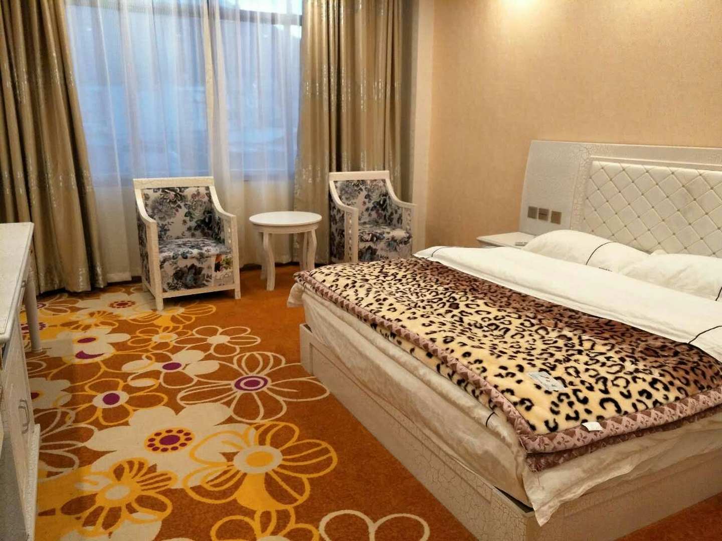 芒康县康域阳光酒店