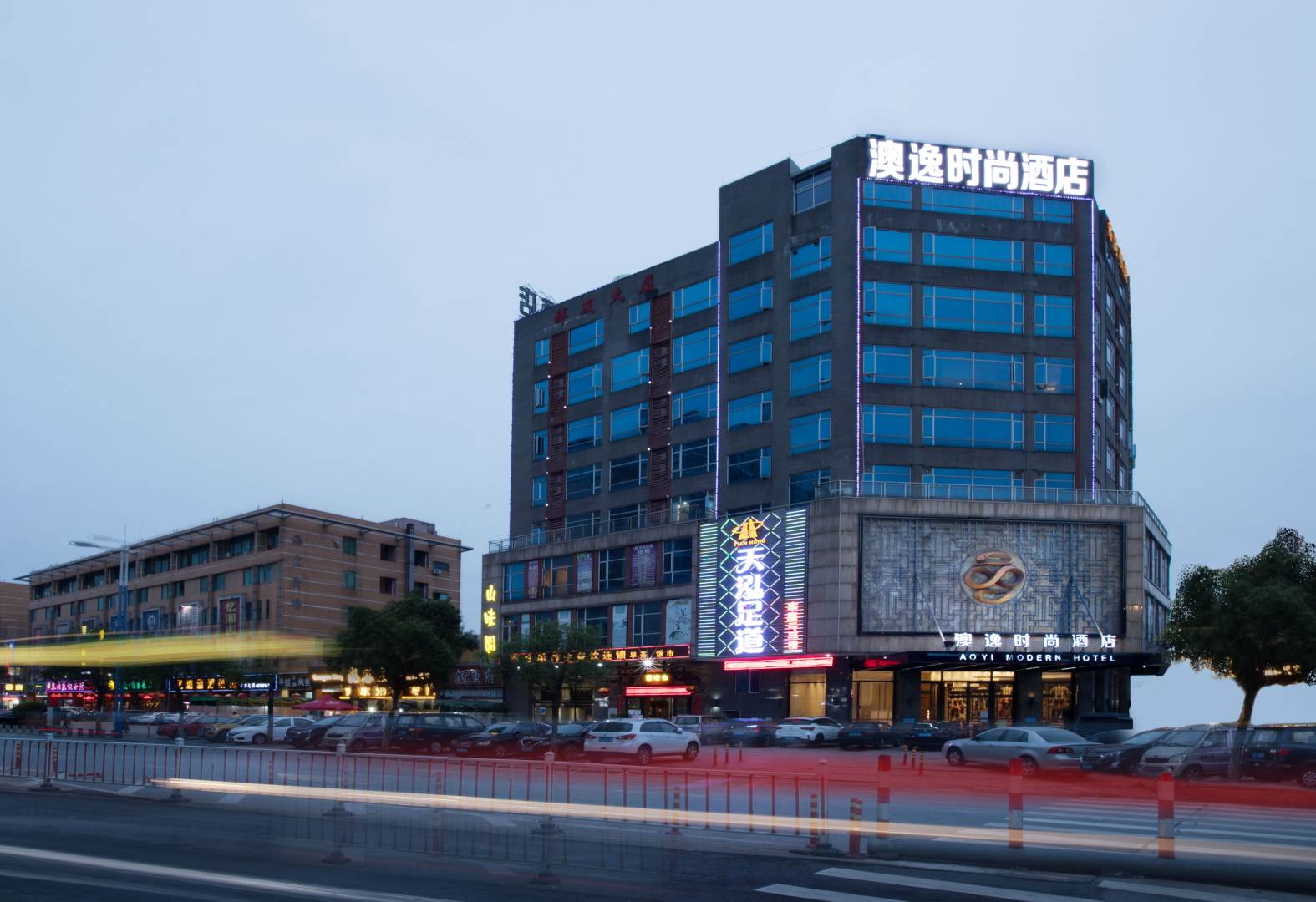 澳逸时尚酒店(佛山西站海宜广场店)