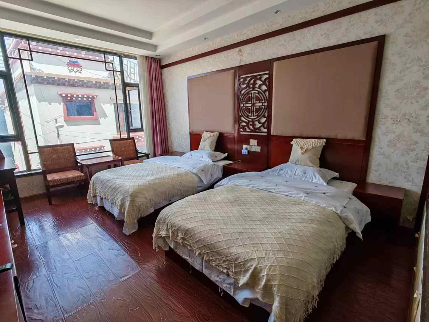 德钦巴桑商务酒店