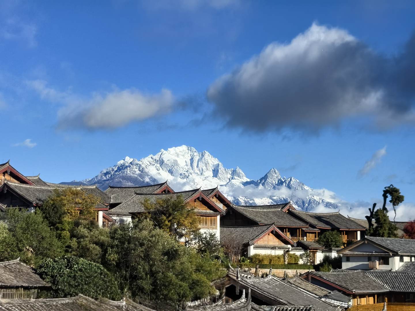 丽江心宿雪山倾城全景度假会馆