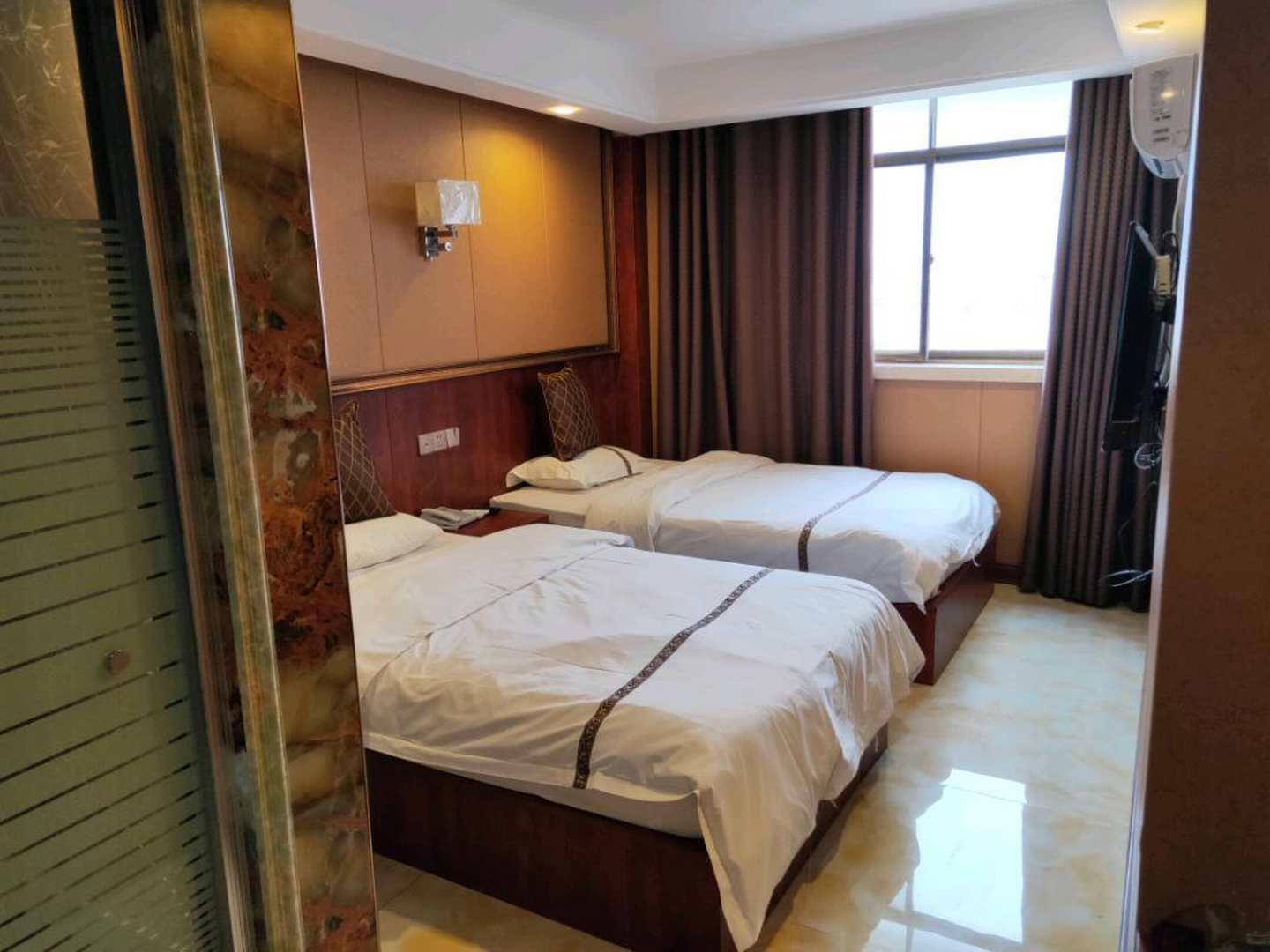 临泉金港湾城市金品酒店