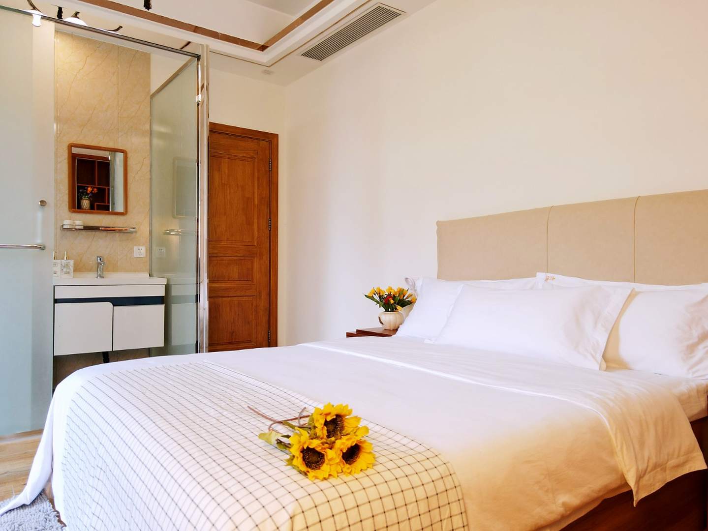 盘鹰29号公馆(南湾猴岛店)