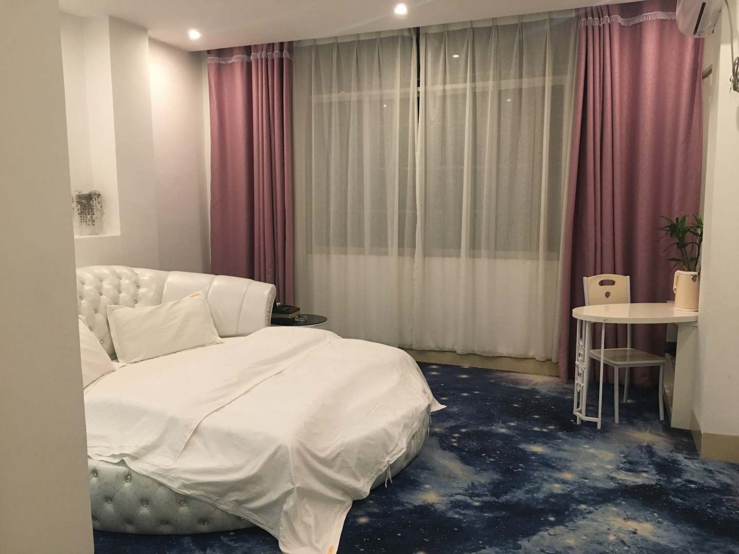 欧艺主题酒店