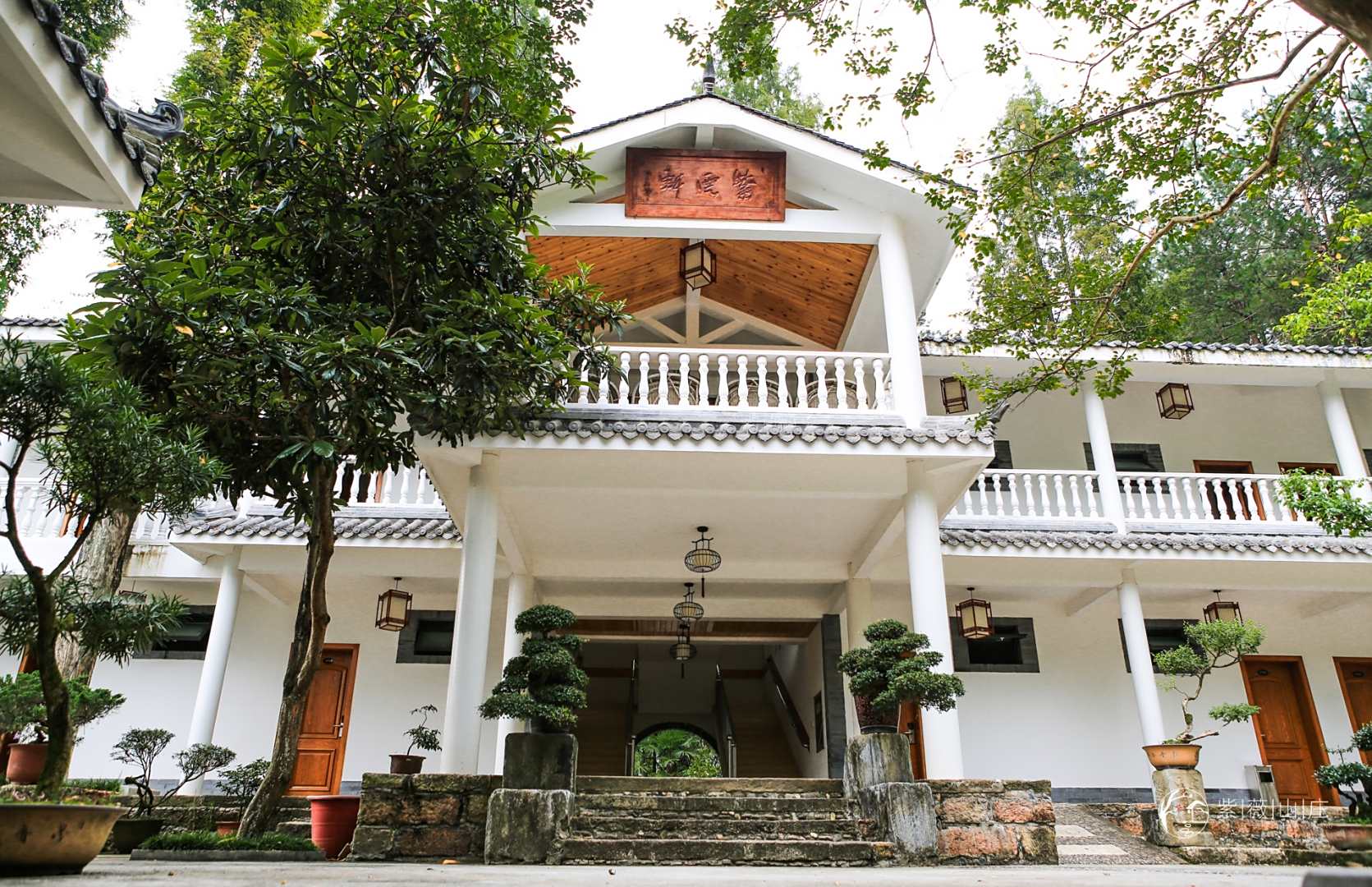 汉中紫薇山庄(红寺湖风景区店)