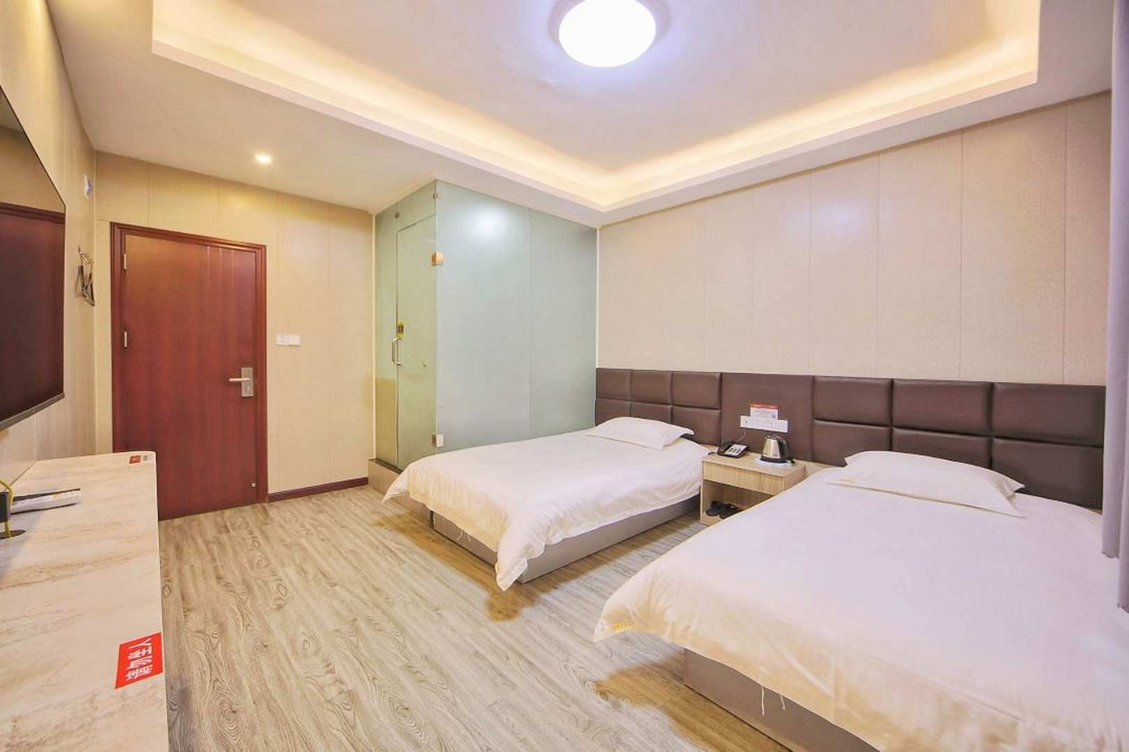 铁鑫假日酒店