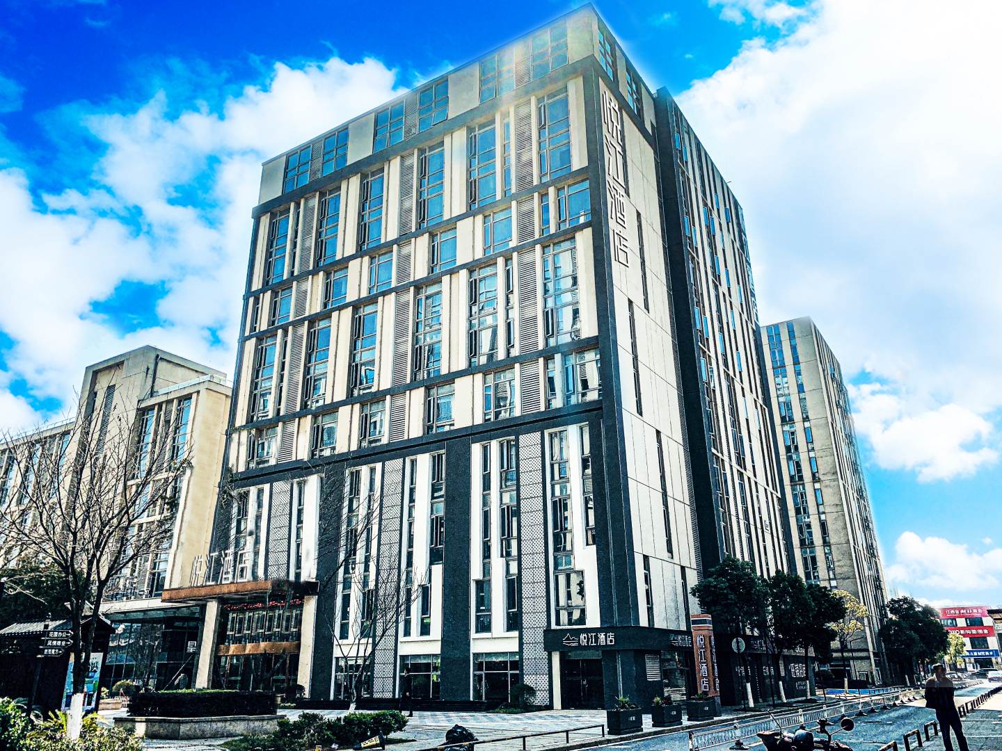 悦江酒店(学府大道东地铁站南昌大学第二附属医院红角洲店)