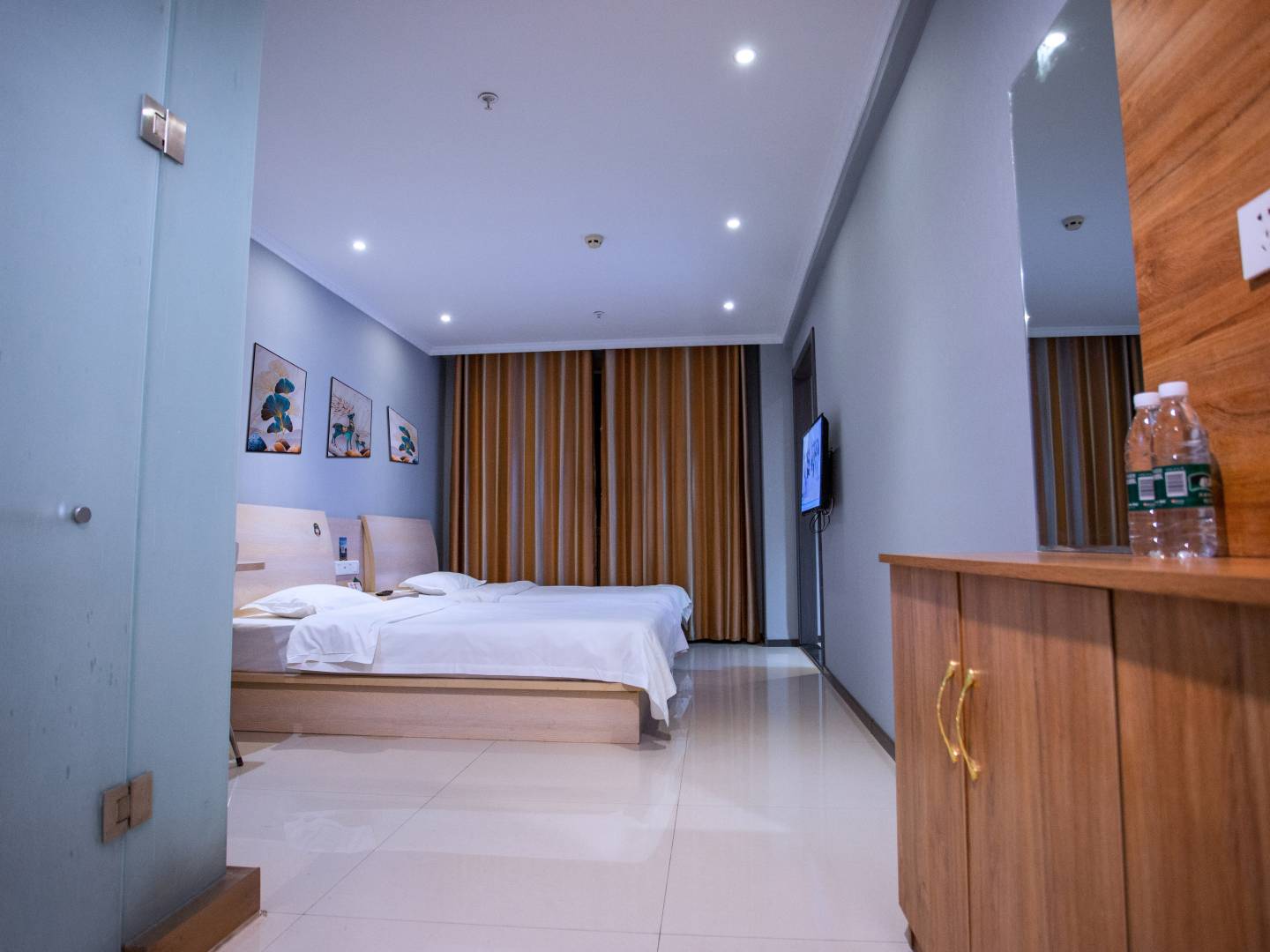 华之华宾馆(朔州火车站朔城区四中店)