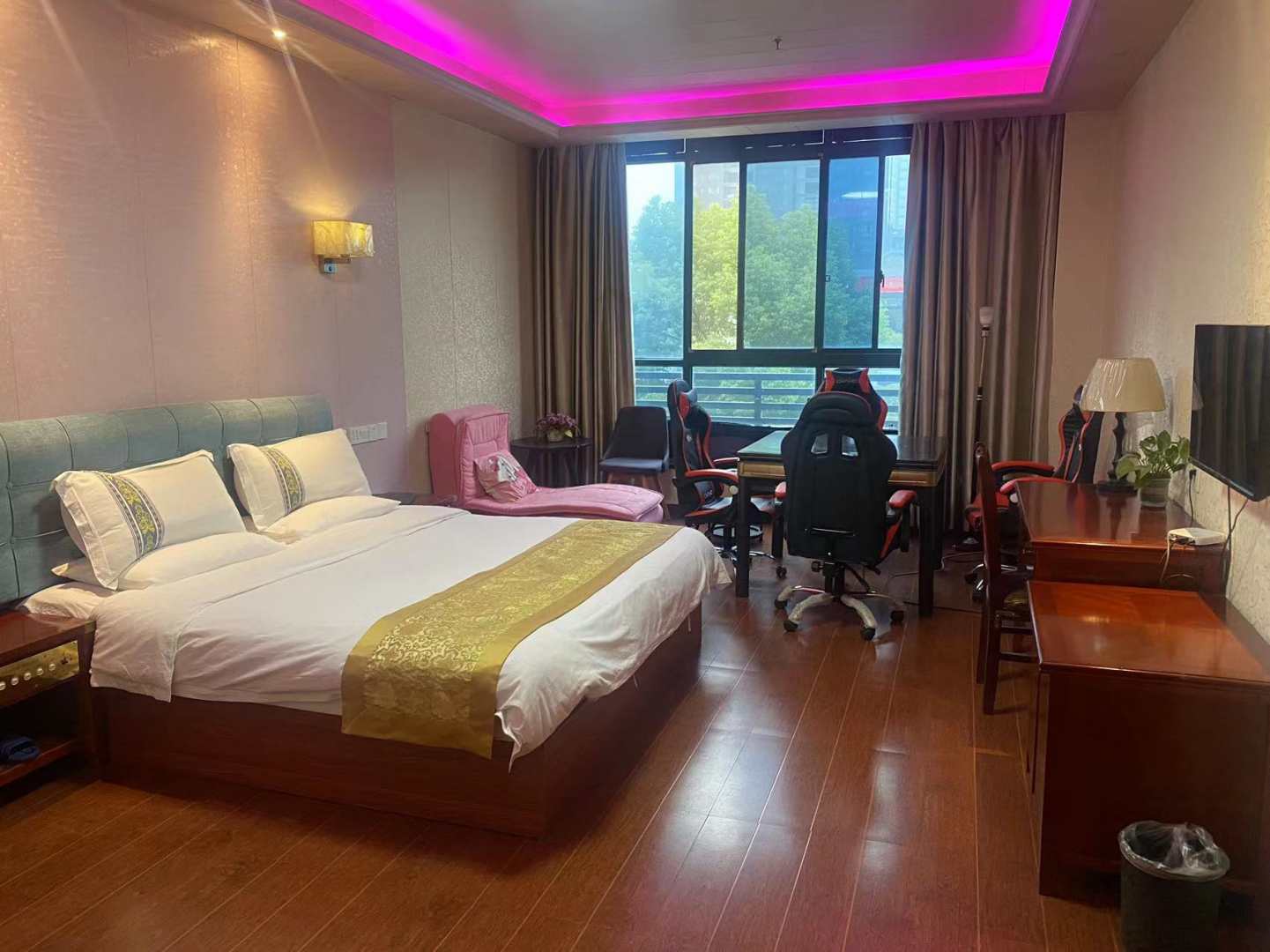 凤凰城宾馆(翠湖一路店)