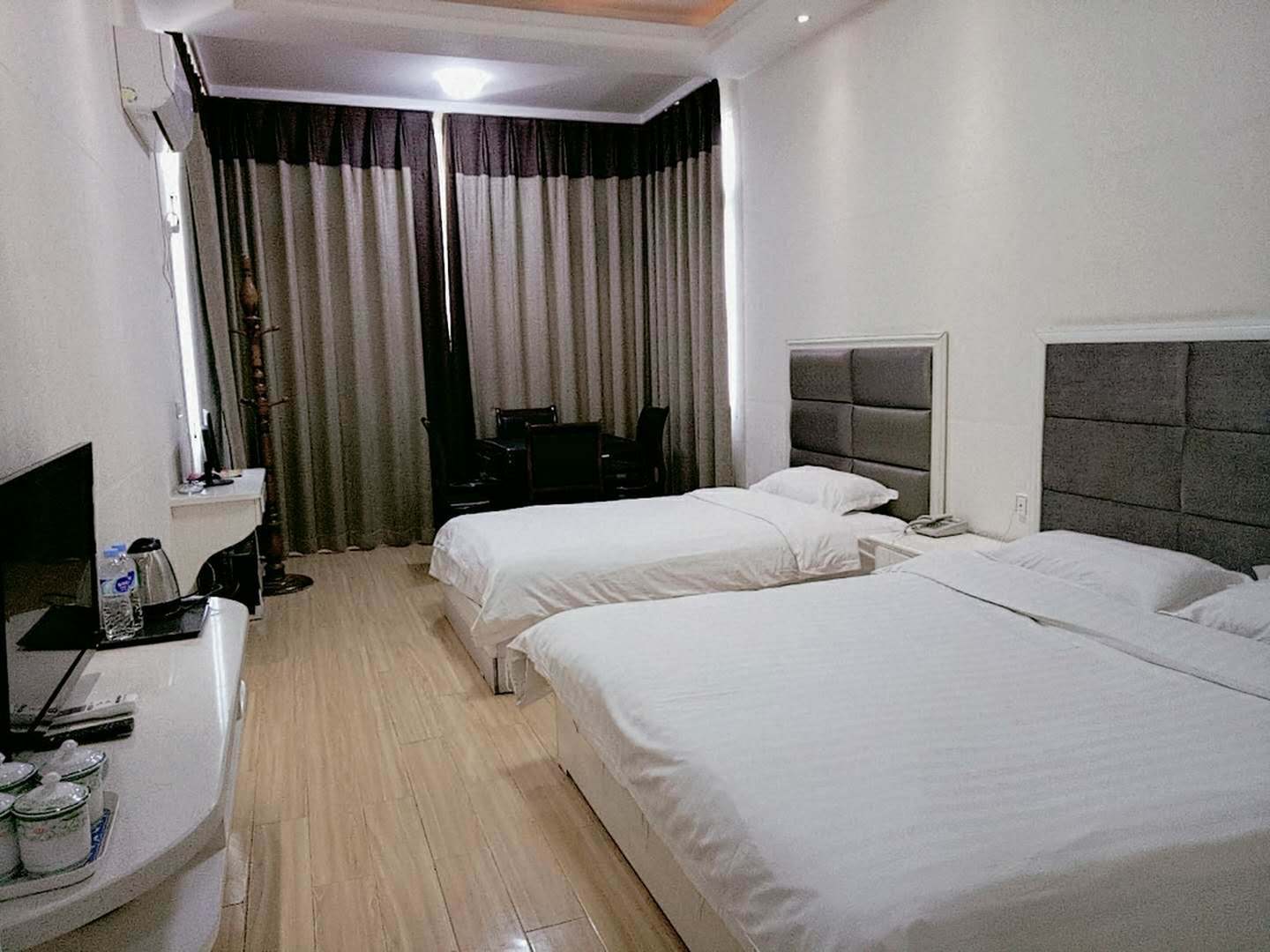 鸿泰商务宾馆(白云路店)