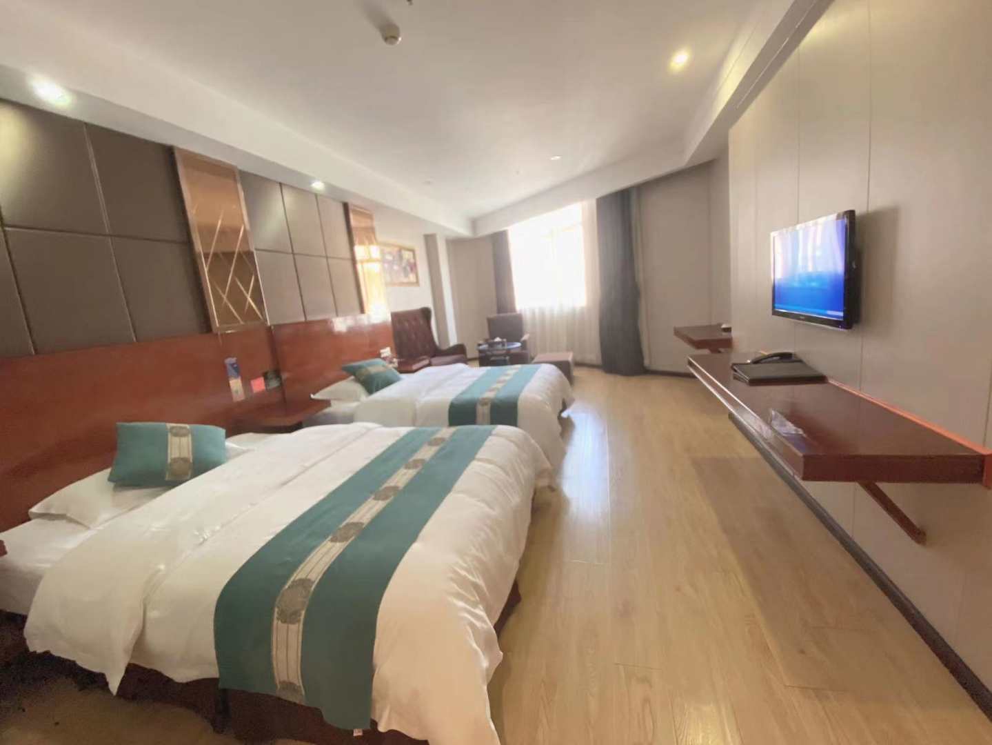 富日假日宾馆(红星大道)