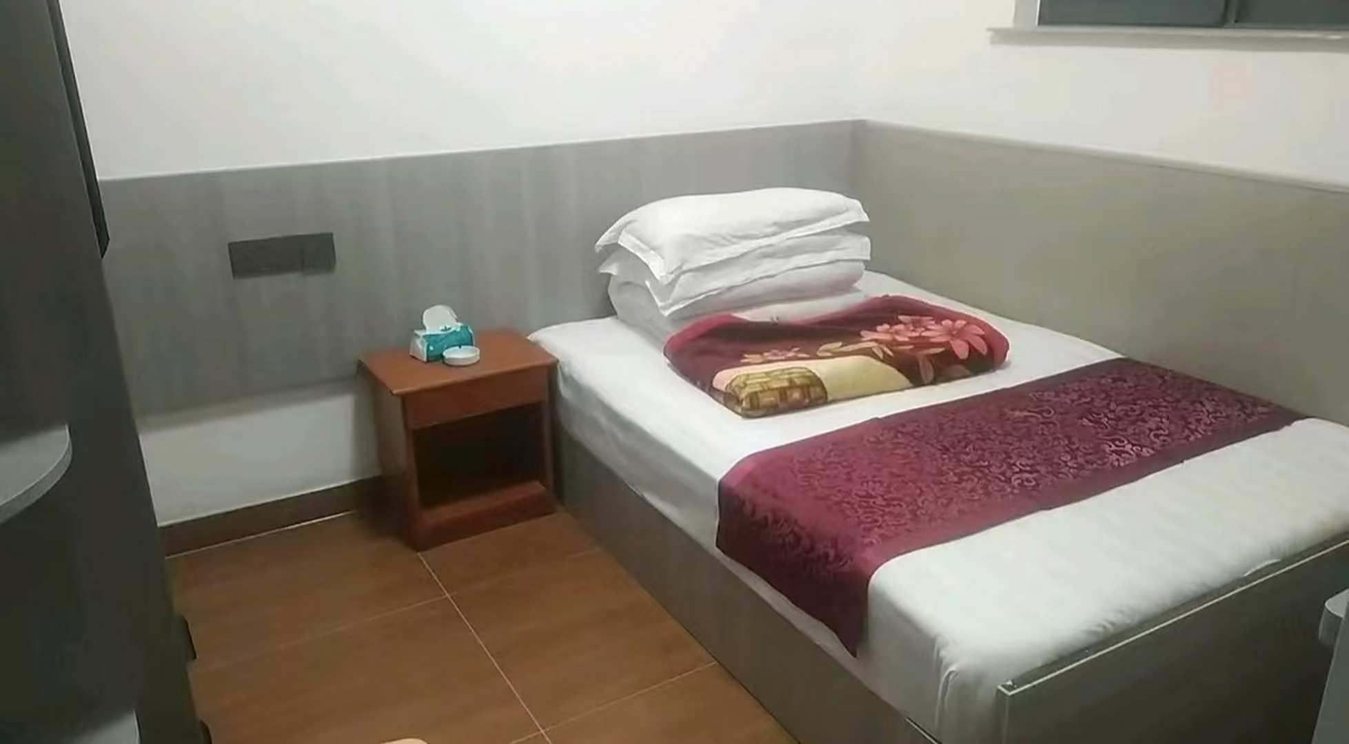 鸿去宾馆
