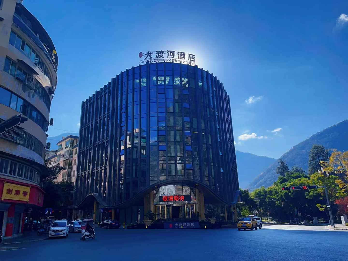 石棉大渡河酒店