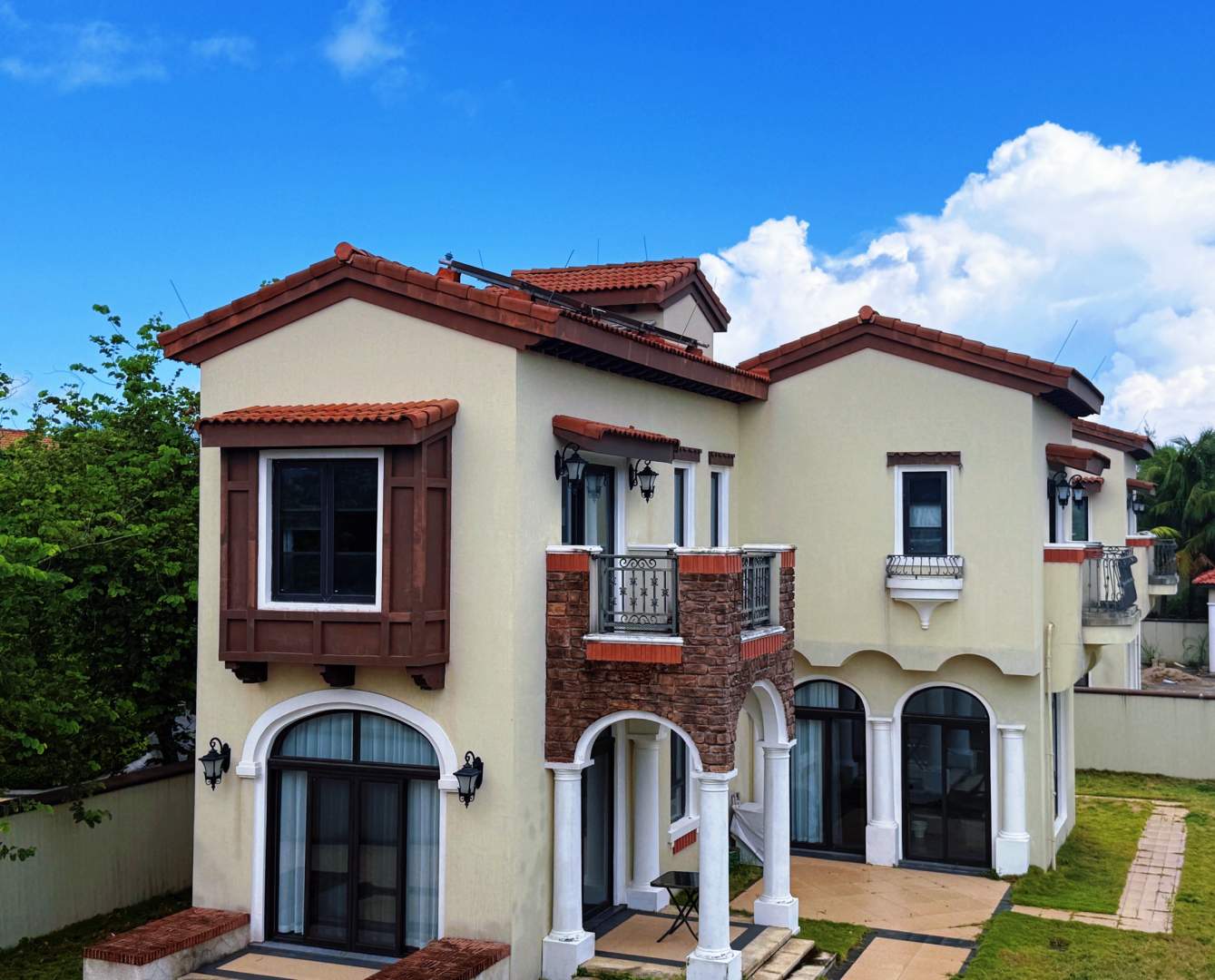 半岛邻海度假别墅