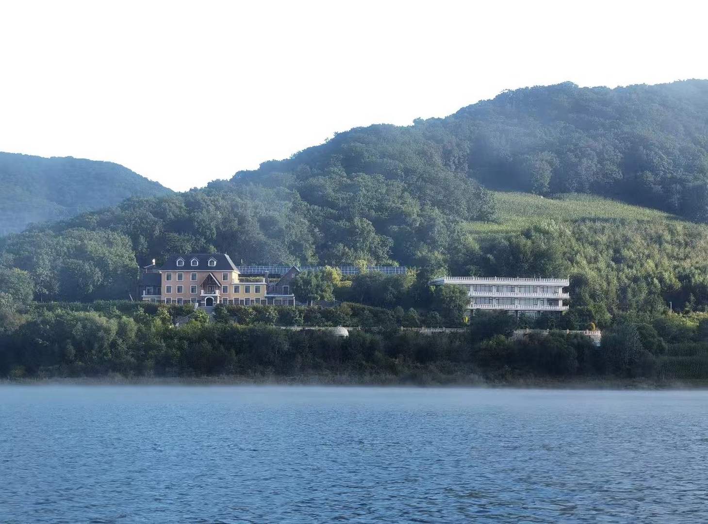 庆岭镇栖凤谷禧水边亲水度假民宿(松花湖景区店)
