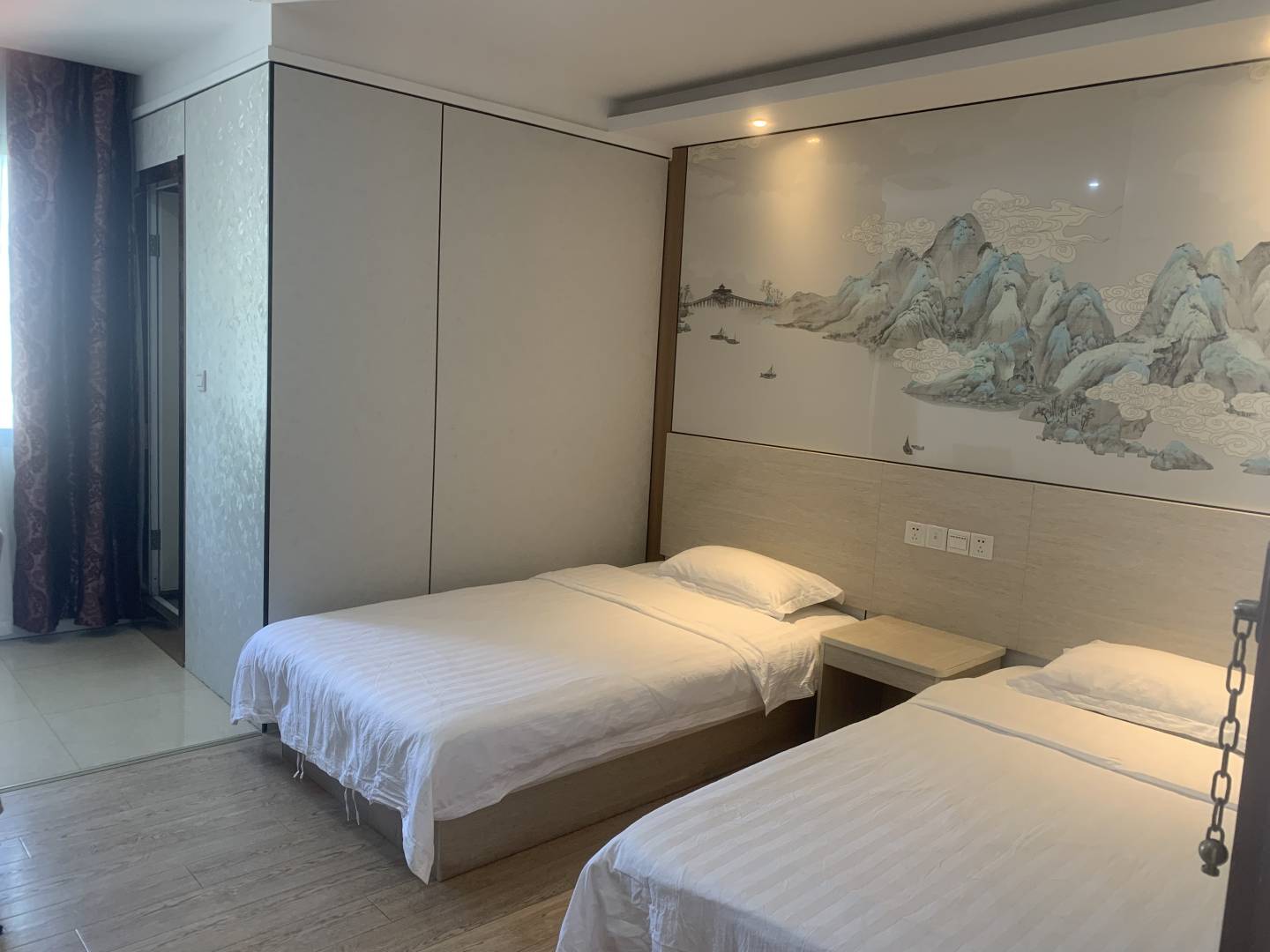 桐陵天鹅湖大酒店(铜陵海螺水泥厂店)