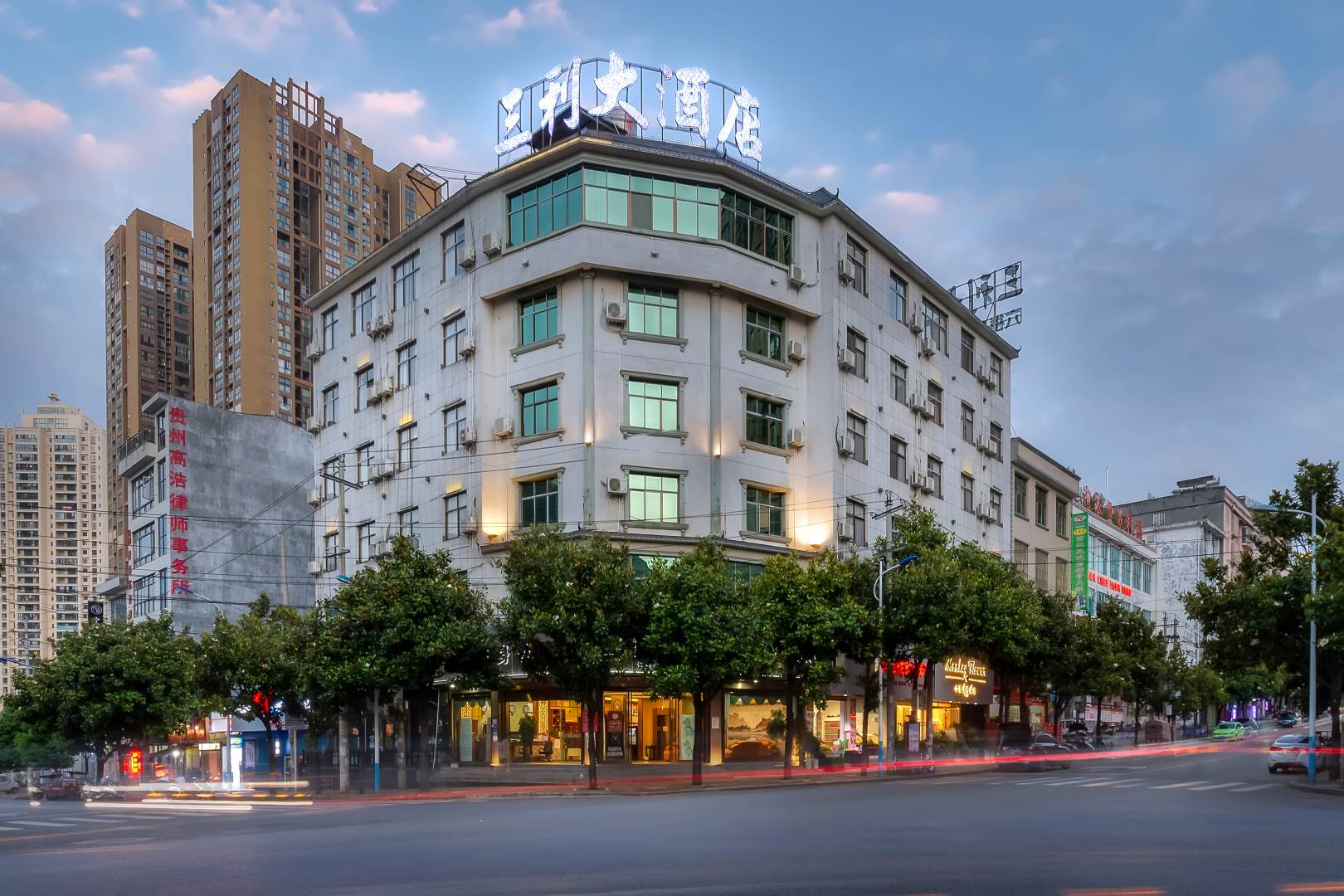 杏仁三利大酒店